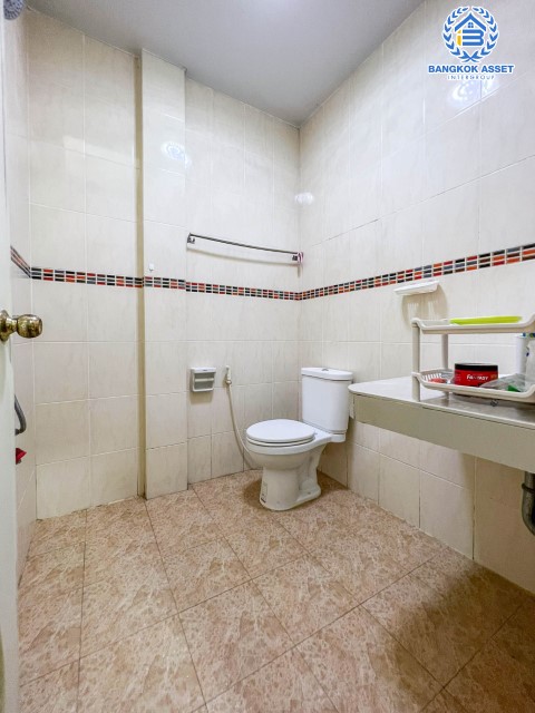 *****ทาวน์เฮ้าส์มือสองย่านนนทบุรี ม.เหนือฟ้าโฟร์ บ้านกล้วย-ไทรน้อย เนื้อที่ 17 ตร.ว. ฟังก์ชัน 2 ห้องนอน 2 ห้องน้ำ 1 ที่จอดรถ แถมฟรี! 1 เครื่องปรับอากาศ 1 เครื่องดูดควัน ทำเลดี เพียง 10 นาทีถึงถ.กาญจนาภิเษก ใกล้เซ็นทรัลเวสท์เกต และรถไฟฟ้าสายสีม่วง "สถานีคลองบางไผ่" ราคาไม่แพง!